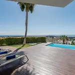 Vacation Marbella I Paraiso The View, 6 Bdr, Modern Villa, Infinity Heated Pool, Gated Community, Cinema Room, Sea View, Golf Courses فيلة إِستيبونا