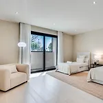 Vacation Marbella I Paraiso The View, 6 Bdr, Modern Villa, Infinity Heated Pool, Gated Community, Cinema Room, Sea View, Golf Courses فيلة إِستيبونا