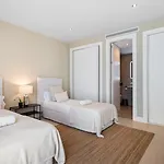 Vacation Marbella I Paraiso The View, 6 Bdr, Modern Villa, Infinity Heated Pool, Gated Community, Cinema Room, Sea View, Golf Courses * إِستيبونا