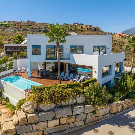 فيلة Vacation Marbella I Paraiso The View, 6 Bdr, Modern Villa, Infinity Heated Pool, Gated Community, Cinema Room, Sea View, Golf Courses إِستيبونا