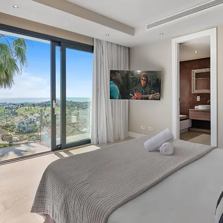 Vacation Marbella I Paraiso The View, 6 Bdr, Modern Villa, Infinity Heated Pool, Gated Community, Cinema Room, Sea View, Golf Courses * إِستيبونا
