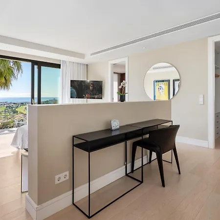 Vacation Marbella I Paraiso The View, 6 Bdr, Modern Villa, Infinity Heated Pool, Gated Community, Cinema Room, Sea View, Golf Courses فيلة إِستيبونا