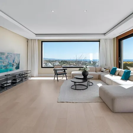 Vacation Marbella I Paraiso The View, 6 Bdr, Modern Villa, Infinity Heated Pool, Gated Community, Cinema Room, Sea View, Golf Courses فيلة
