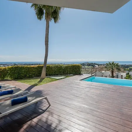 Vacation Marbella I Paraiso The View, 6 Bdr, Modern Villa, Infinity Heated Pool, Gated Community, Cinema Room, Sea View, Golf Courses Willa Estepona
