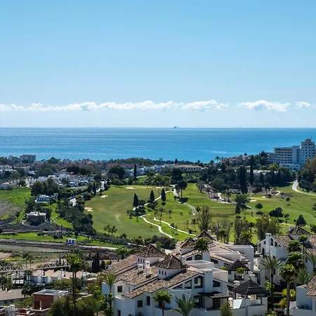 Vacation Marbella I Paraiso The View, 6 Bdr, Modern Villa, Infinity Heated Pool, Gated Community, Cinema Room, Sea View, Golf Courses Willa Estepona